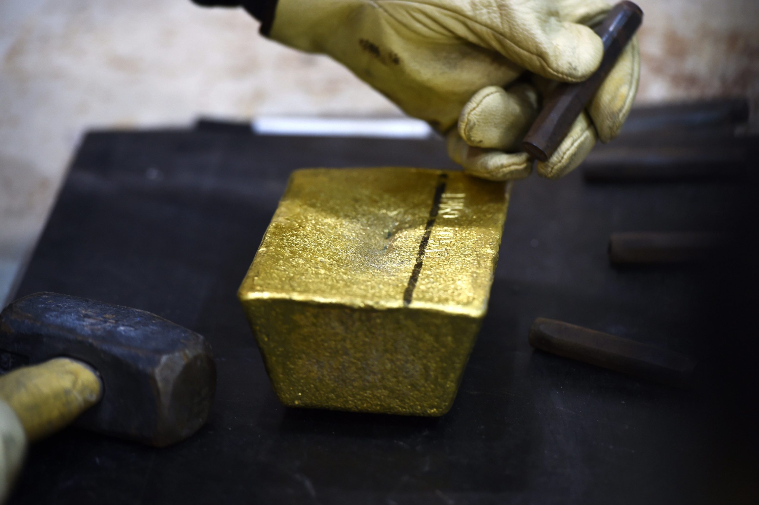 Emas Naik Terkait Spekulasi Jeda Suku Bunga The Fed