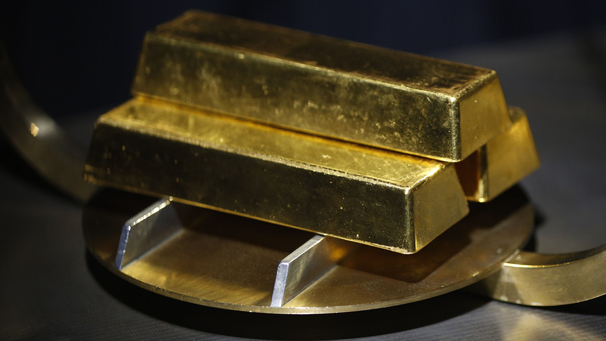 Emas Berakhir Lebih Rendah Seiring Meningkatnya Dolar, Imbal Hasil Obligasi