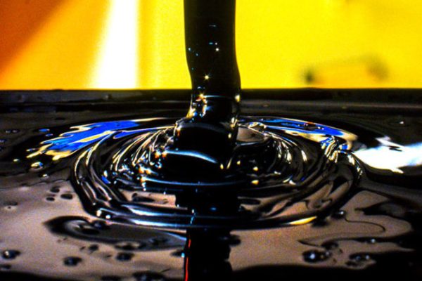 Minyak WTI Turun Karena Meningkatnya Stok AS Imbangi Optimisme Pemangkasan Suku Bunga