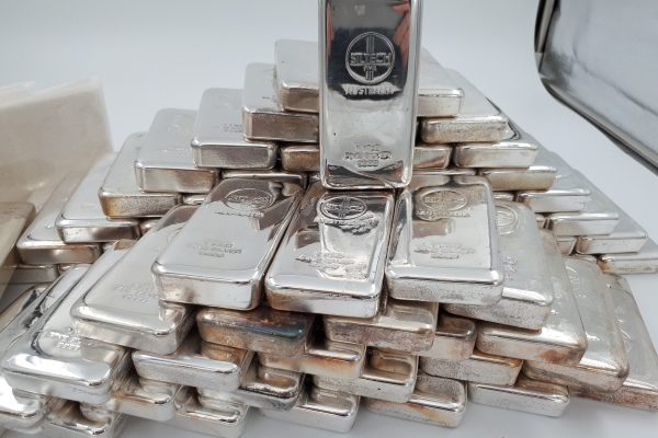 Perak Bertahan di Sekitar $27 per ons