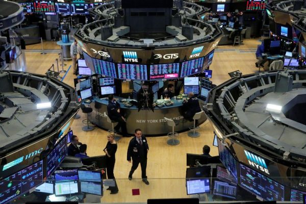 Saham Dow Ditutup pada Rekor Tertinggi, Saham Teknologi Menekan S&P dan Nasdaq