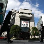 Saham Jepang Naik karena Yen, Pedagang Pantau Ketua BOJ