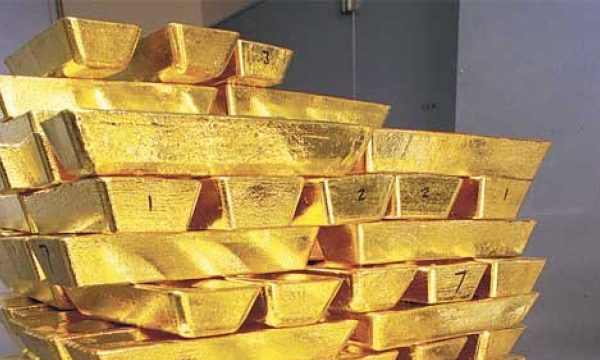 Emas Bertahan Didekat Rekor Tertinggi Jelang Data AS yang Mungkin Memberi Petunjuk Suku Bunga