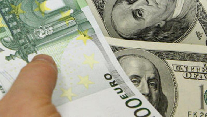 Dolar Naik ke Dua Minggu Tertinggi Terhadap Euro Saat Menantikan Data Penggajian AS